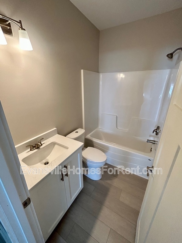 Building Photo - 8445 Bell Crossing Dr