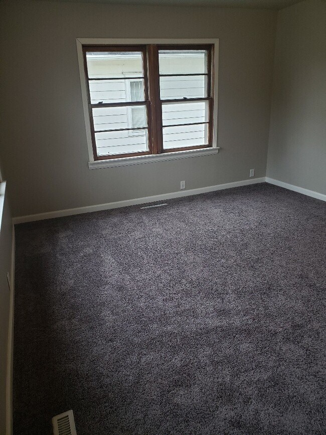 Building Photo - N 3rd Duplex