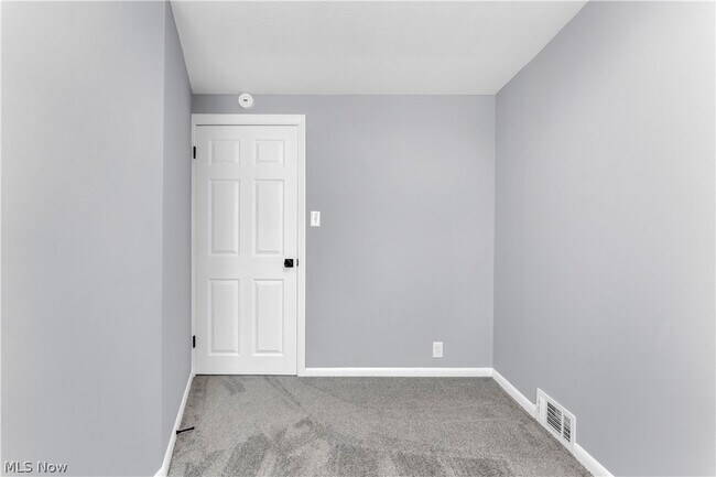 Building Photo - 3203 Ingleside Dr