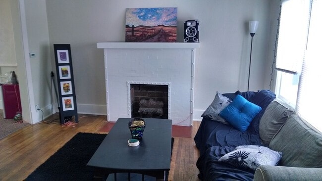 Building Photo - For Rent 4 Bedroom 1 Bath Field Club Row H...