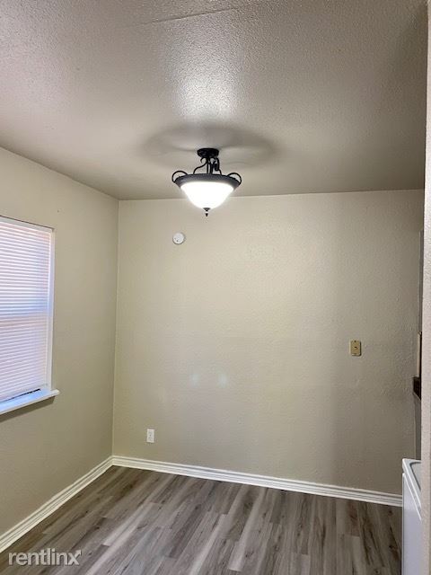 Building Photo - 1 br, 1 bath 4plex - 7135 Glen Terrace 2