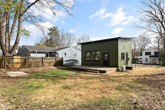 Building Photo - 210 Lincoln Ct