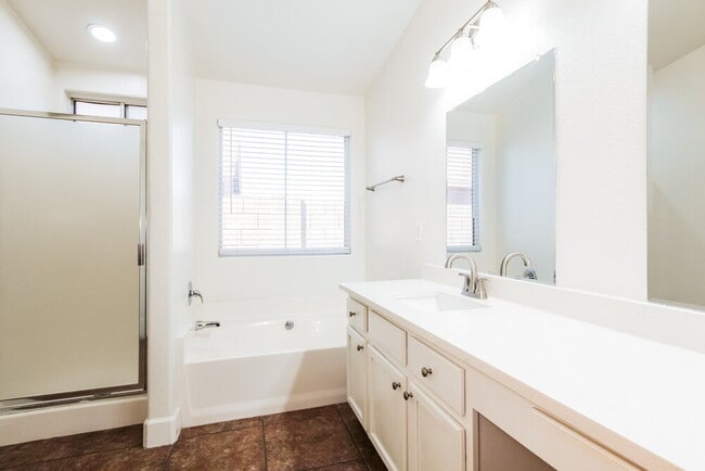 Building Photo - 3320 W Glass Ln