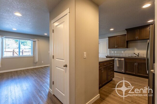 Building Photo - 7415 NE 136th Ave