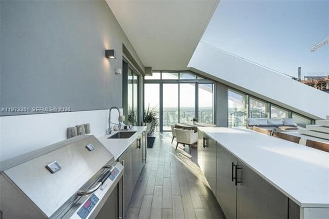 Building Photo - 88 SW 7th St