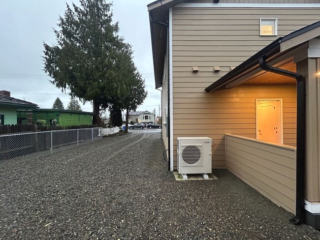 Building Photo - New build Beautiful 3bd, 2bath House in North Tacoma!