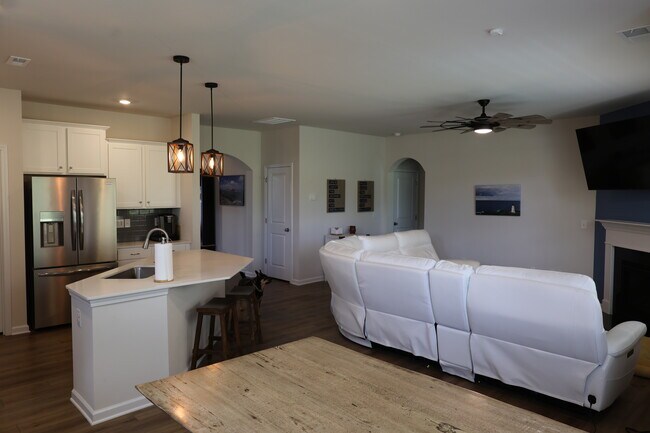Building Photo - 136 Dogwood Grv Pl