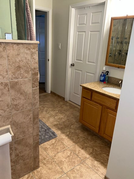 Building Photo - 18 Schollcrest Ave