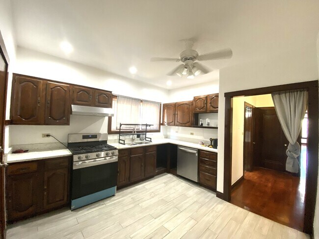 Building Photo - 5434 N Spaulding Ave