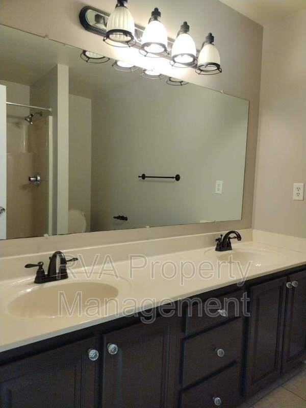 Building Photo - 5815 Meadowood Pl