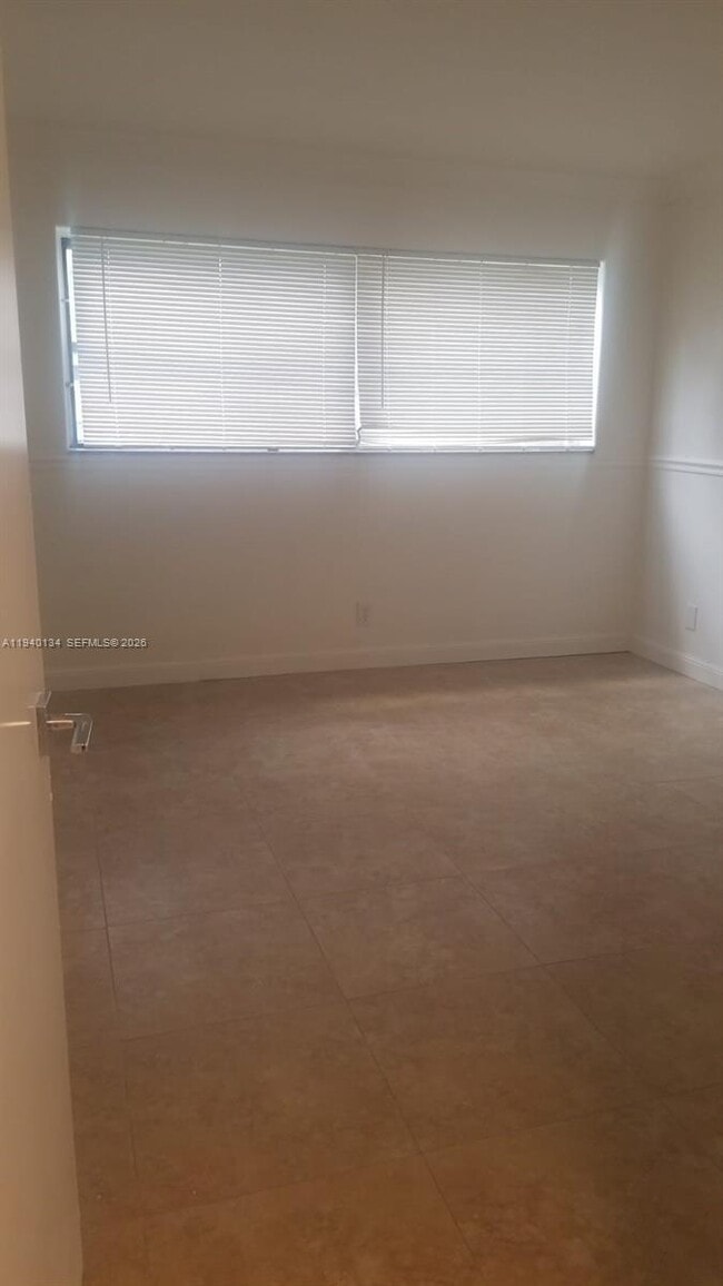 Building Photo - 3000 NW 5th Terrace