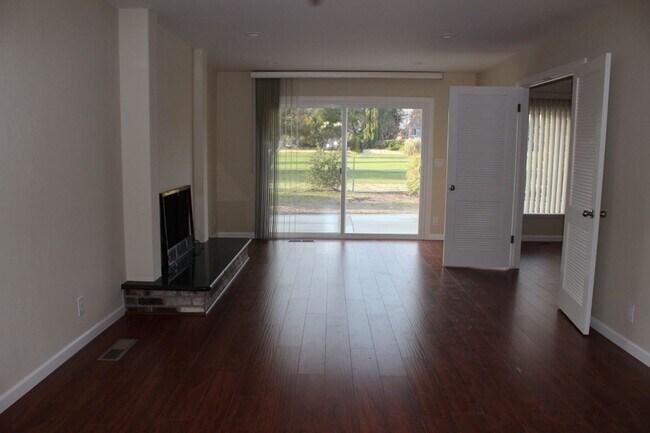 Building Photo - Panoramic Views! Walk to Iron Horse Trail, Schools...