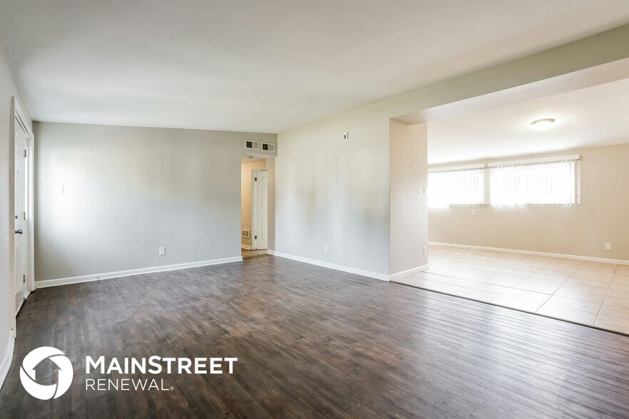 Building Photo - 6910 Woodhurst Dr