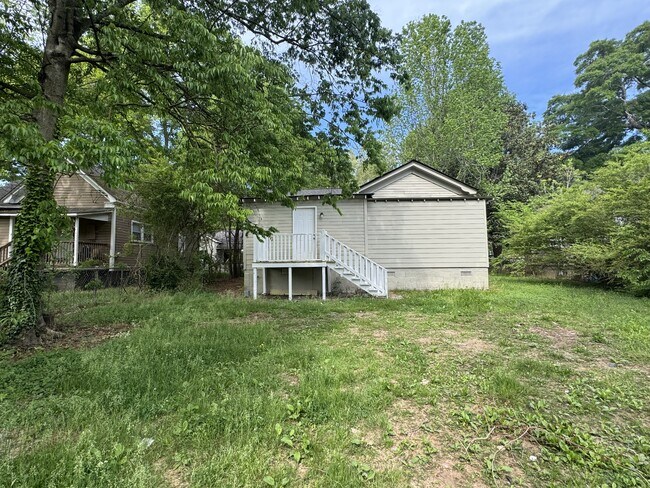 Building Photo - 331 McLin St