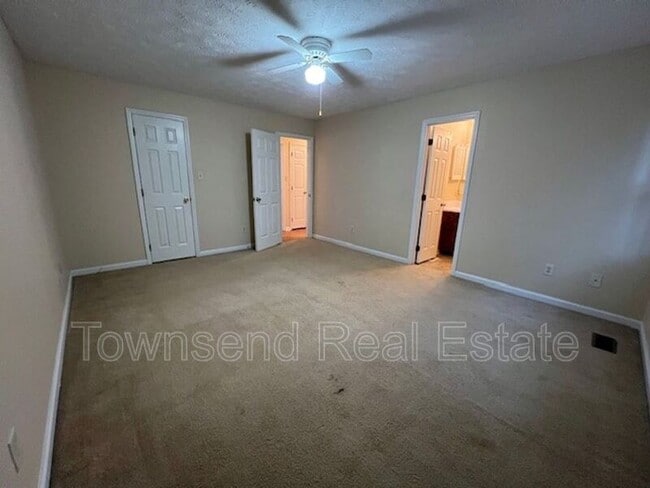 Building Photo - 3330 Crosswinds Dr