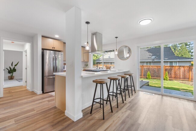 Building Photo - Fully Remodeled 4BR Rambler in Private Fed...