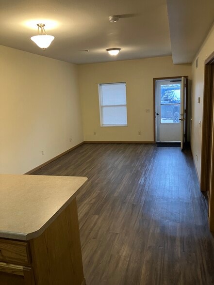 Dining rm, living rm - 1005 N Middle St