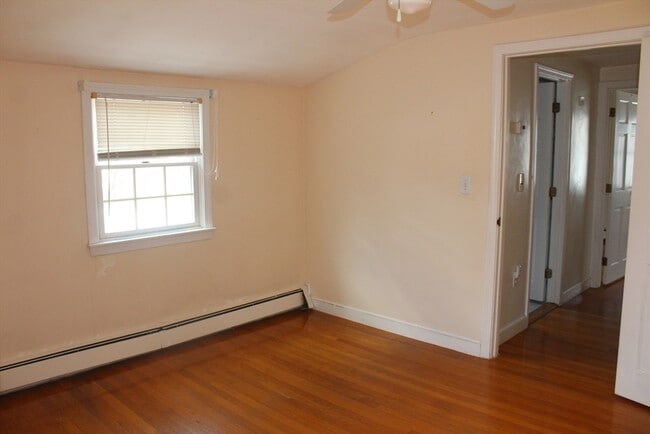 Building Photo - 28 Myrtle St