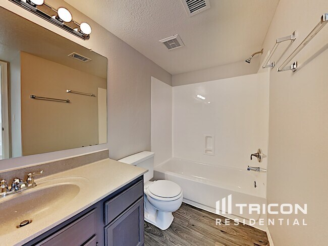 Building Photo - 8127 W Desert Cove Ave