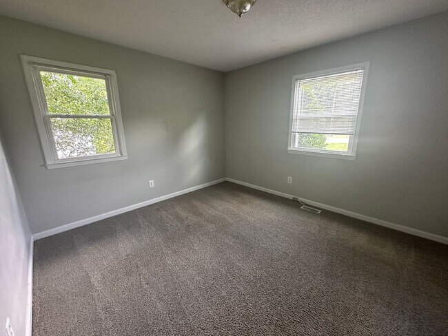 Building Photo - Northeast Raleigh 3 bedroom gem!