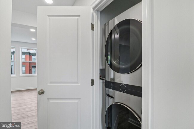 Building Photo - 303 Seaton Pl NE