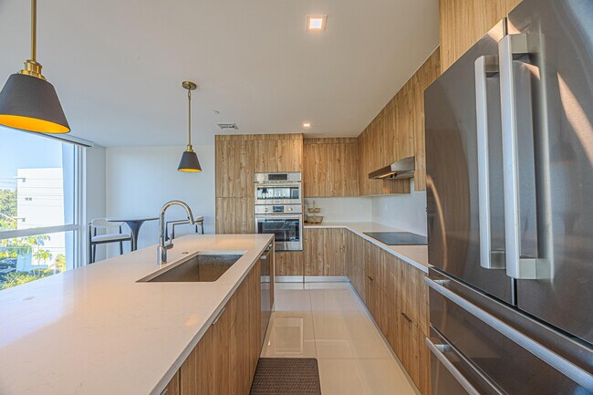 Building Photo - 117 Lake Ave