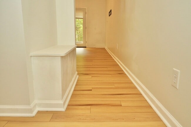 Building Photo - 4 Rockbrook Dr