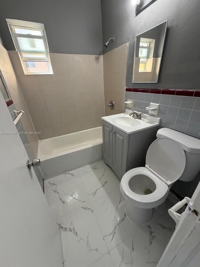 Building Photo - 16200 NE 19th Pl