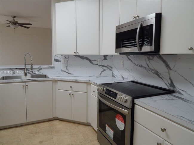 Building Photo - 320 SW 87th Ct