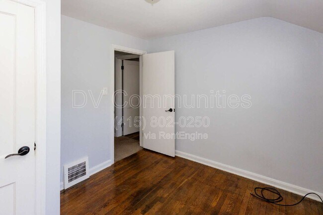 Building Photo - 4871 Oakland Dr
