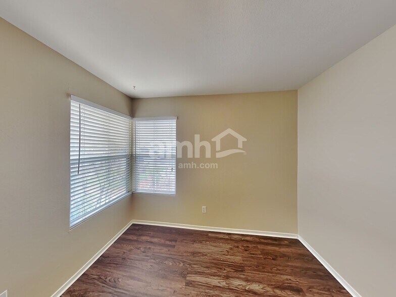 Building Photo - 1812 Sierra Valley Way