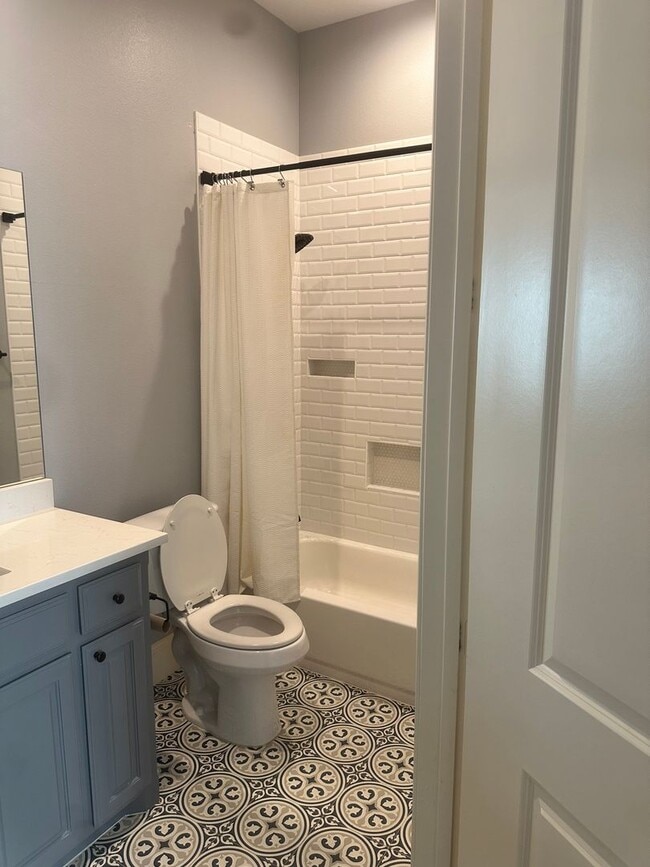 Building Photo - open concept 4bd - rent to own