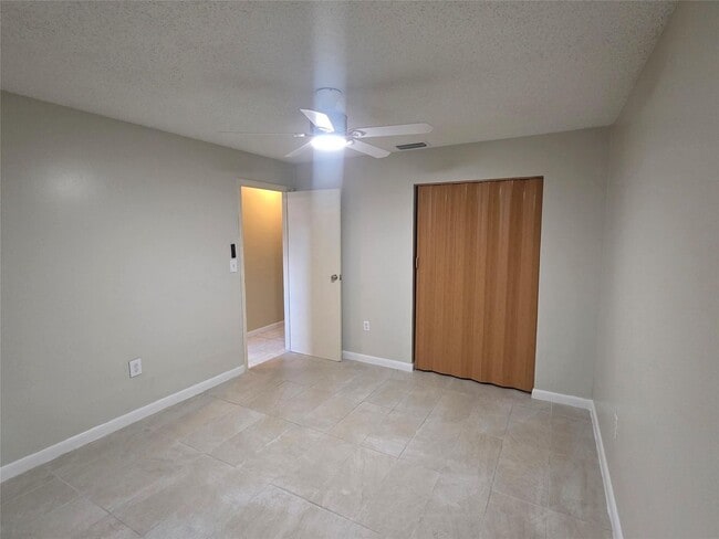 Building Photo - 309 NE 169th St