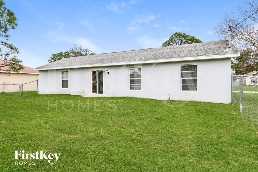 Building Photo - 1274 SW Byron St