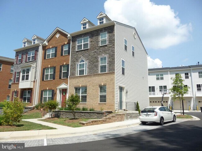 Building Photo - 2888 Findley Rd