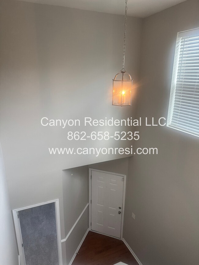 Building Photo - 2521 Spinnaker Dr