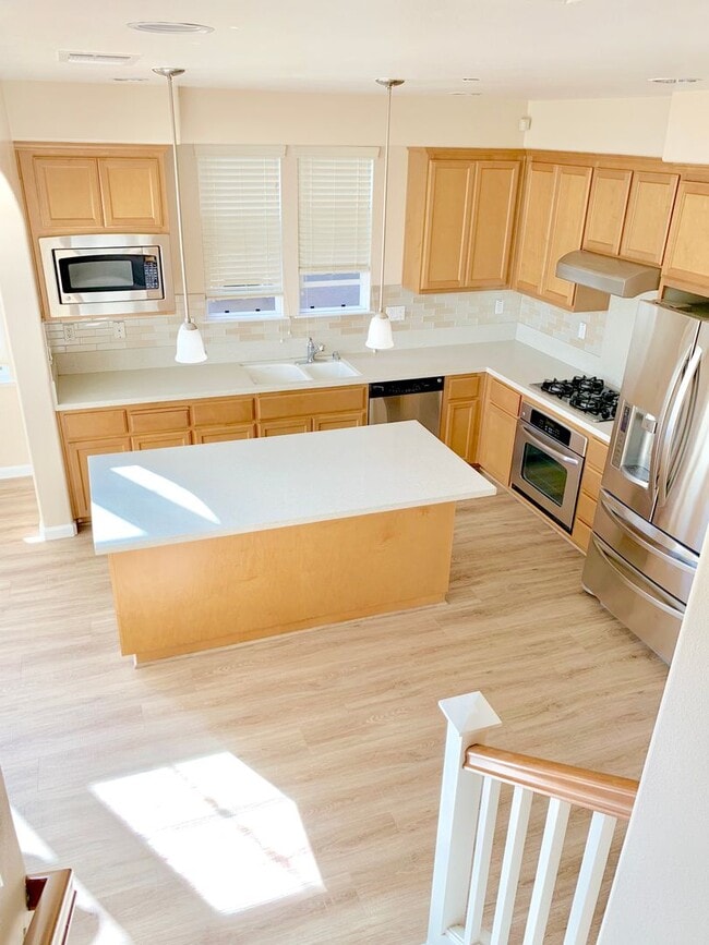 Building Photo - Perfect Shape Large 3 Story Single Family ...