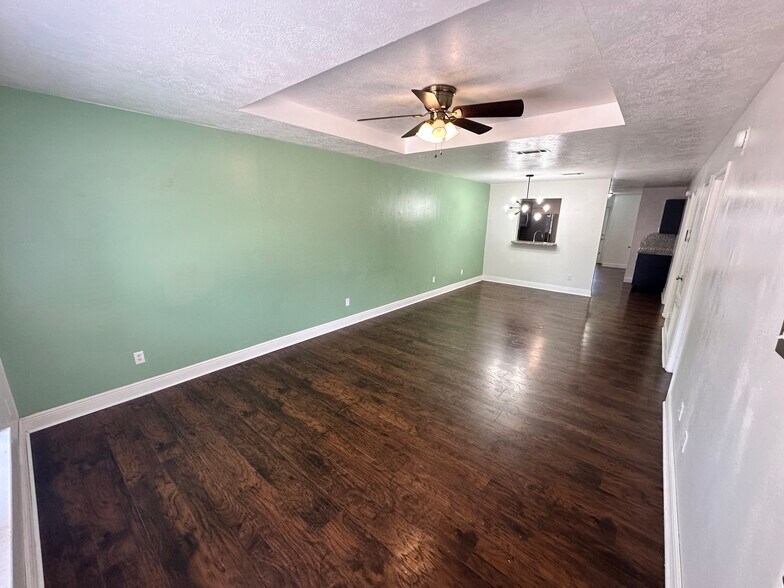 Building Photo - 1904 Sbisa Way