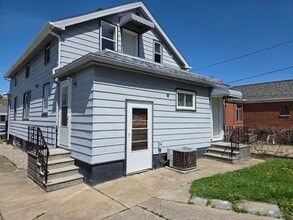 Building Photo - 3027 Fortune Ave