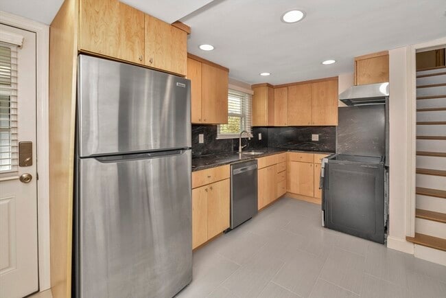 Building Photo - 38 Grassmere Rd