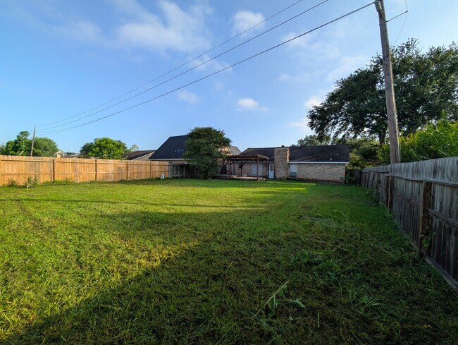 Building Photo - 3138 Windmill St