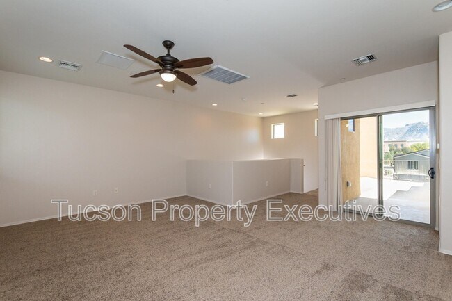 Building Photo - 2442 E Emerald Moon Dr