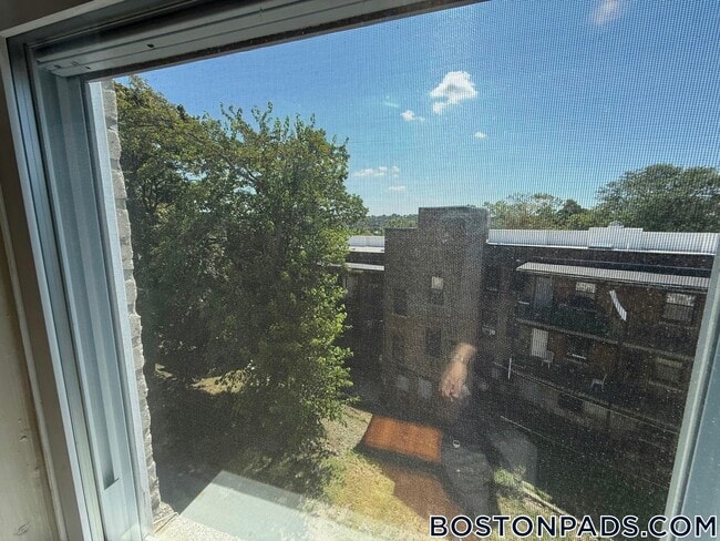 Building Photo - 9 Egremont Rd