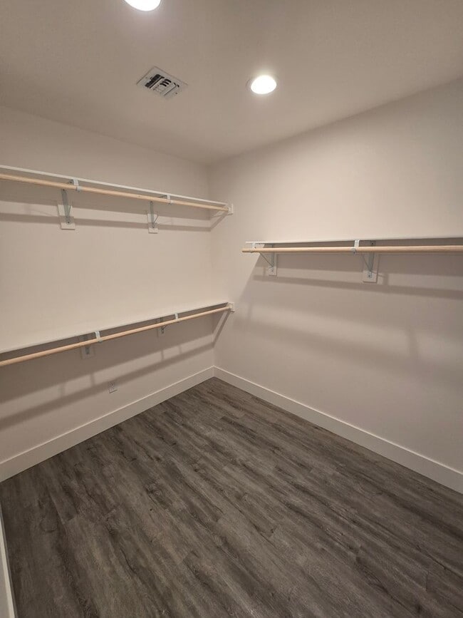 Building Photo - Beautiful, Clean 4 bedroom with Solar!!