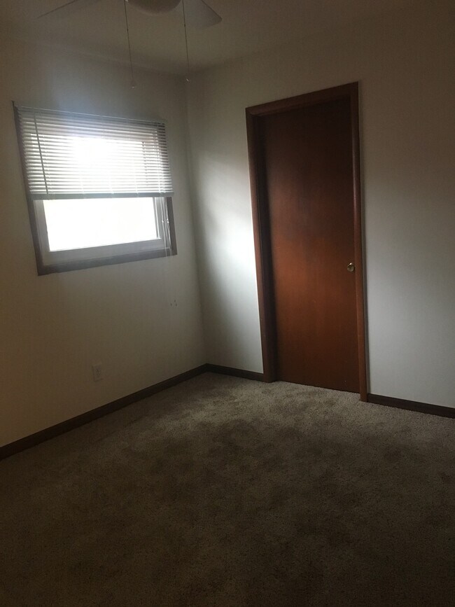 Building Photo - Updated Madison West, Two Bedroom, One Bathroom Duplex