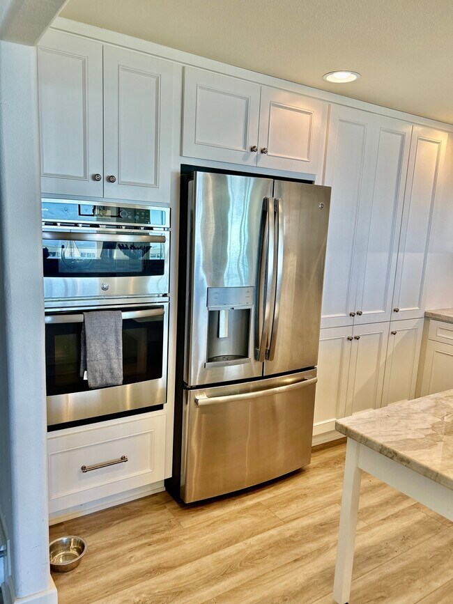 Building Photo - 24432 Alta Vista Dr