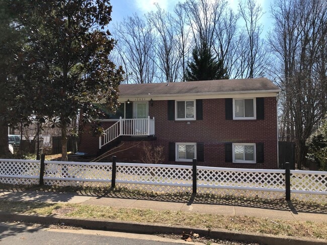 Building Photo - Single Family Home in Dale City