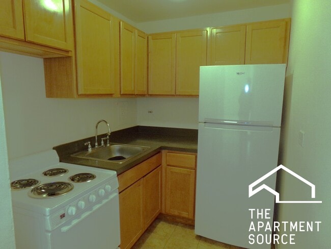 Building Photo - 6006 N Kenmore Ave