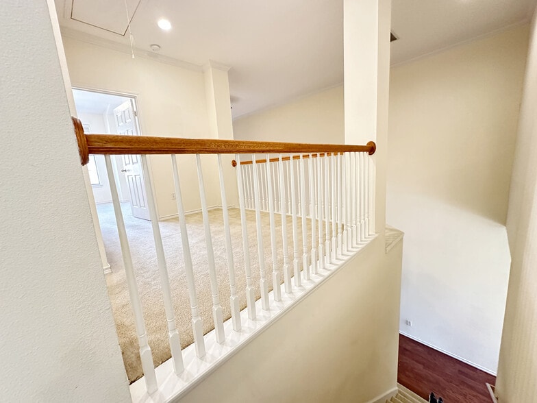 Building Photo - 1206 Emerald Glen