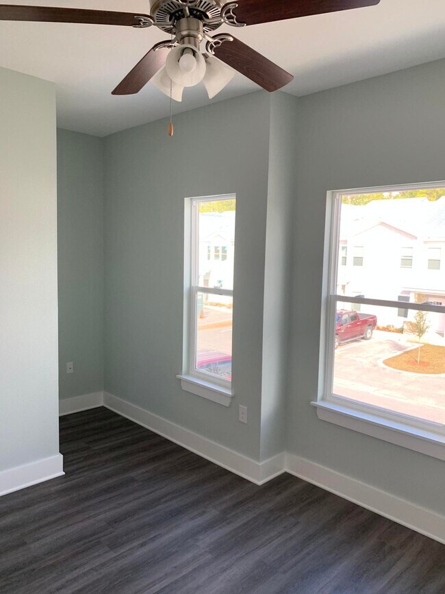 Building Photo - 119 N Sand Palm Rd